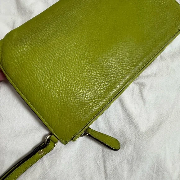 Michael Kors Olive Eyelet Clutch - Picture 8 of 9
